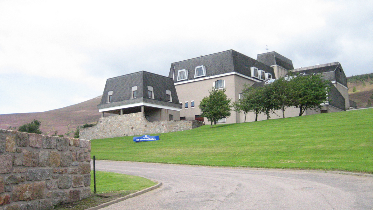 Allt-a-Bhainne Distillery (100 Pfeifer)
